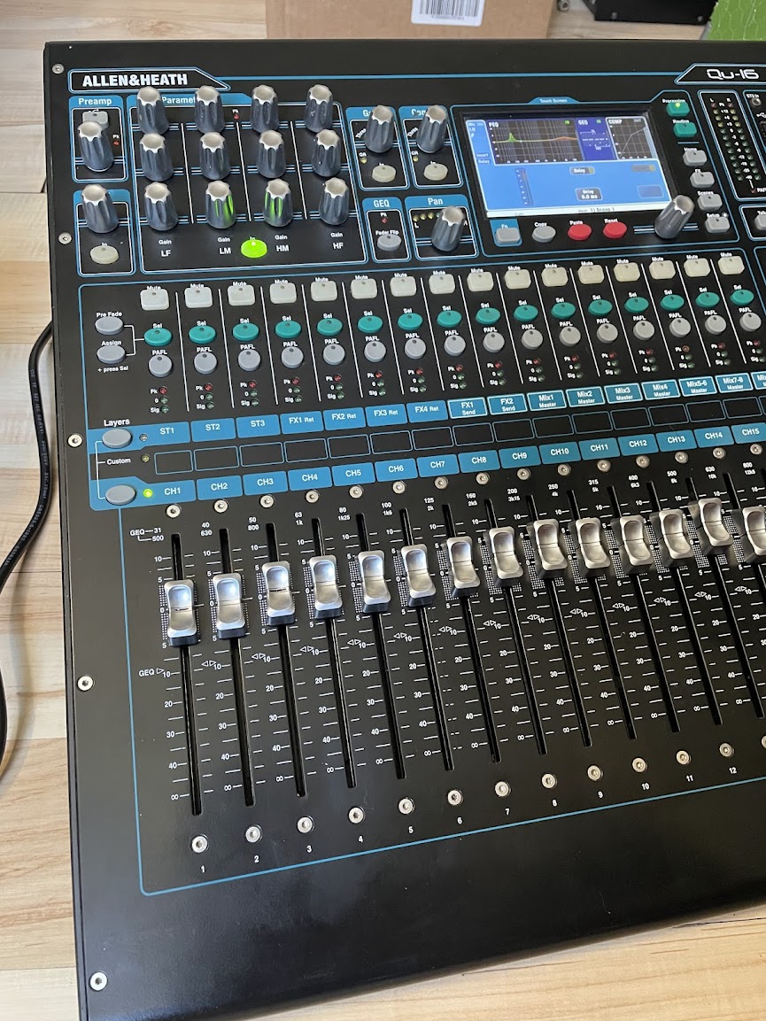 Цифровой микшер Allen & Heath Qu-16 3
