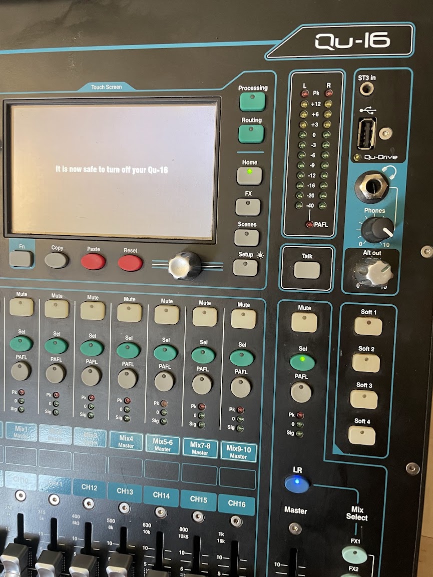 Цифровой микшер Allen & Heath Qu-16 4