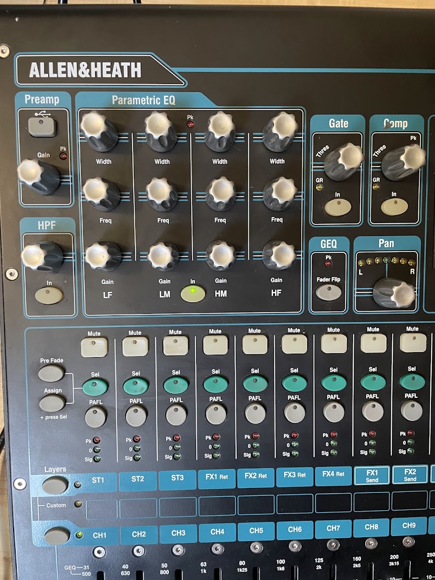 Цифровой микшер Allen & Heath Qu-16 5