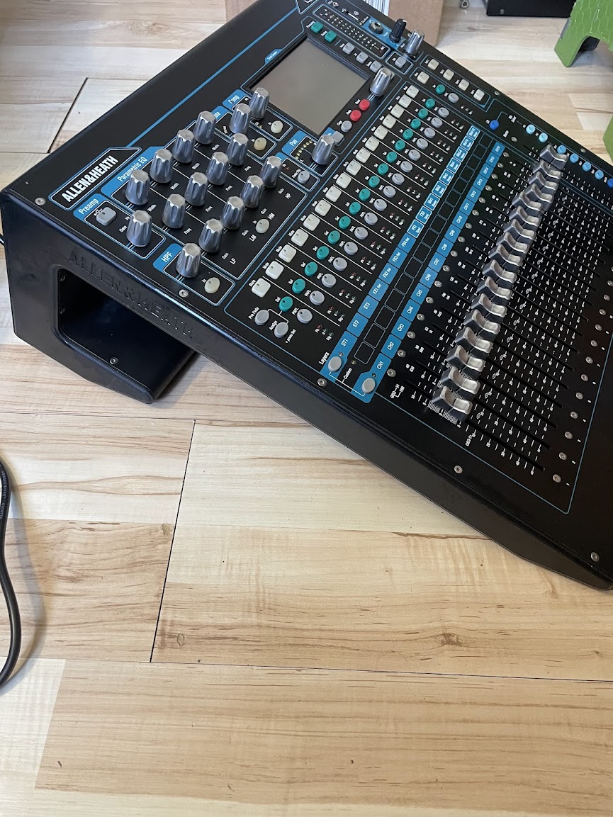 Цифровой микшер Allen & Heath Qu-16 6
