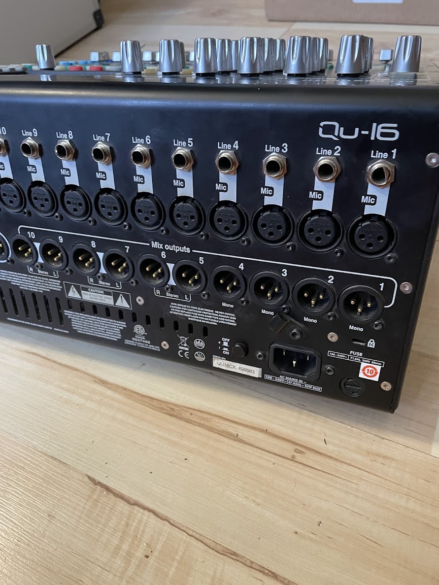 Цифровой микшер Allen & Heath Qu-16 8