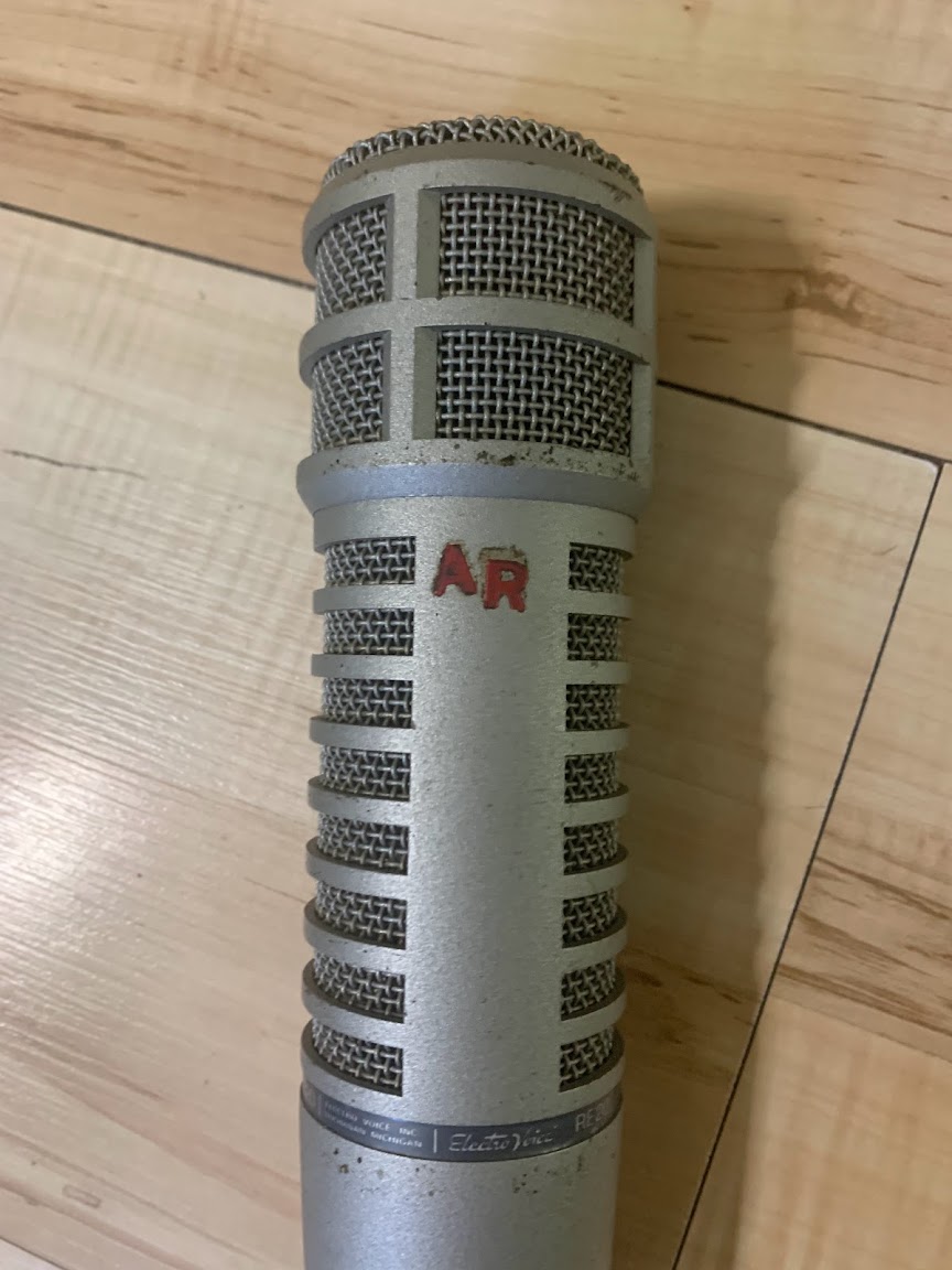 Микрофон Electro-Voice RE20 5