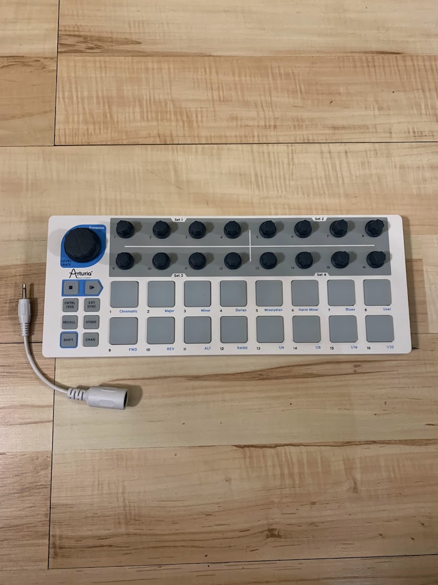 Миди-контроллер Arturia BeatStep 2