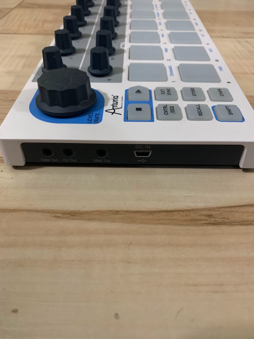 Миди-контроллер Arturia BeatStep 3