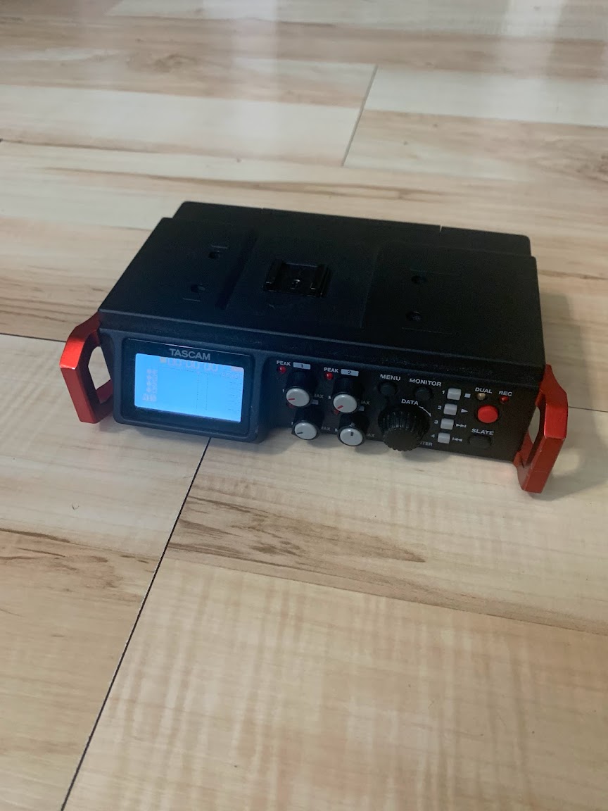 Рекордер Tascam DR-701D 2