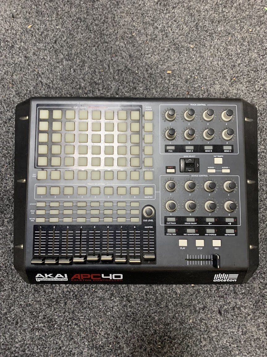Контроллер Akai APC 40