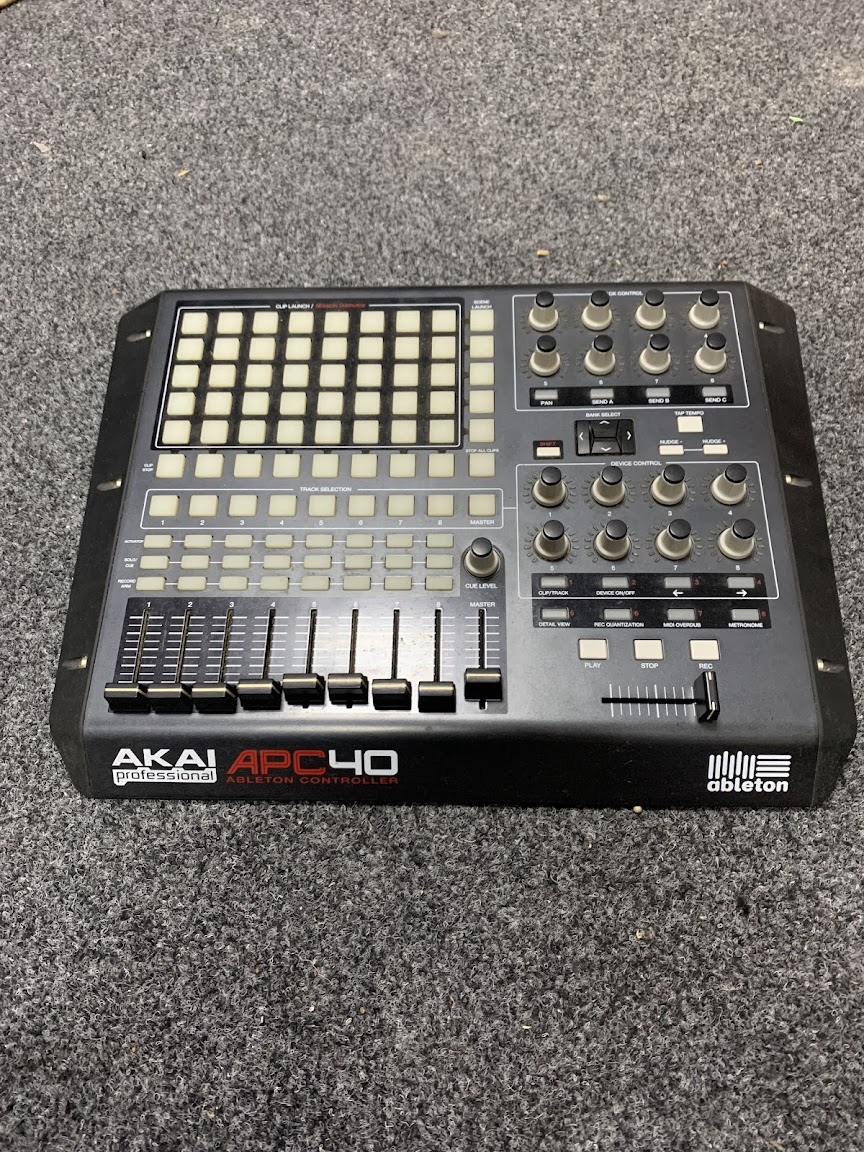 Контроллер Akai APC 40