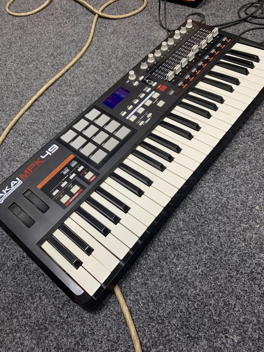 MIDI-клавиатура AKAI MPK49 3