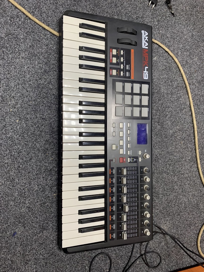 MIDI-клавиатура AKAI MPK49 4