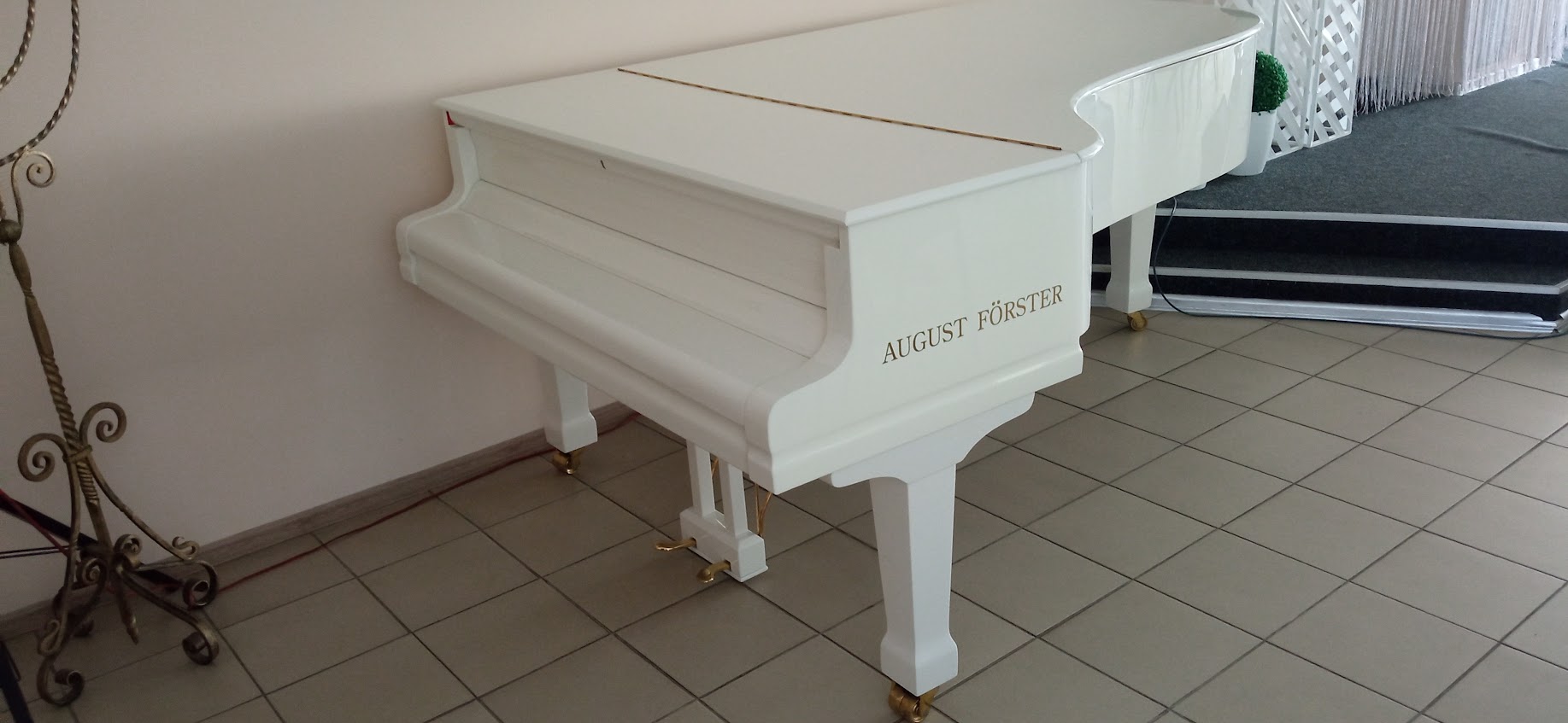 Малый концертный рояль August Förster  215 см 8