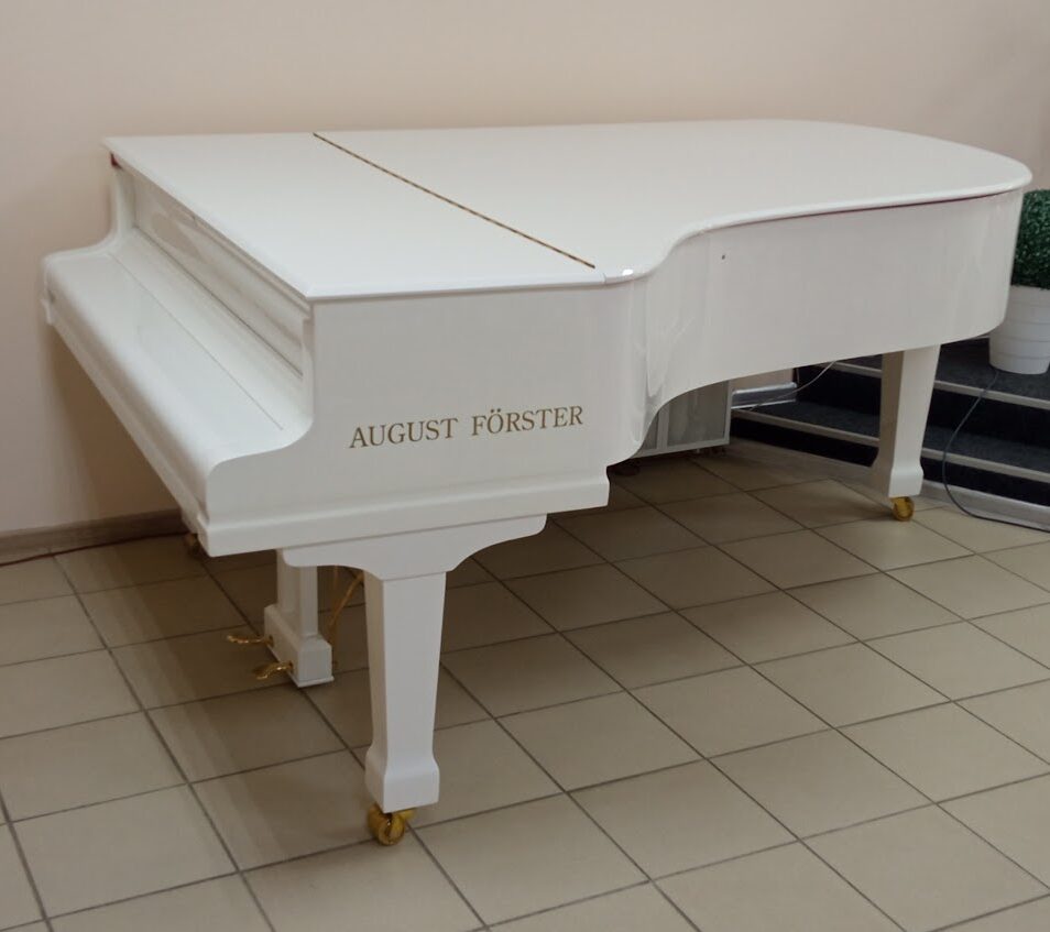 Малый концертный рояль August Förster  215 см