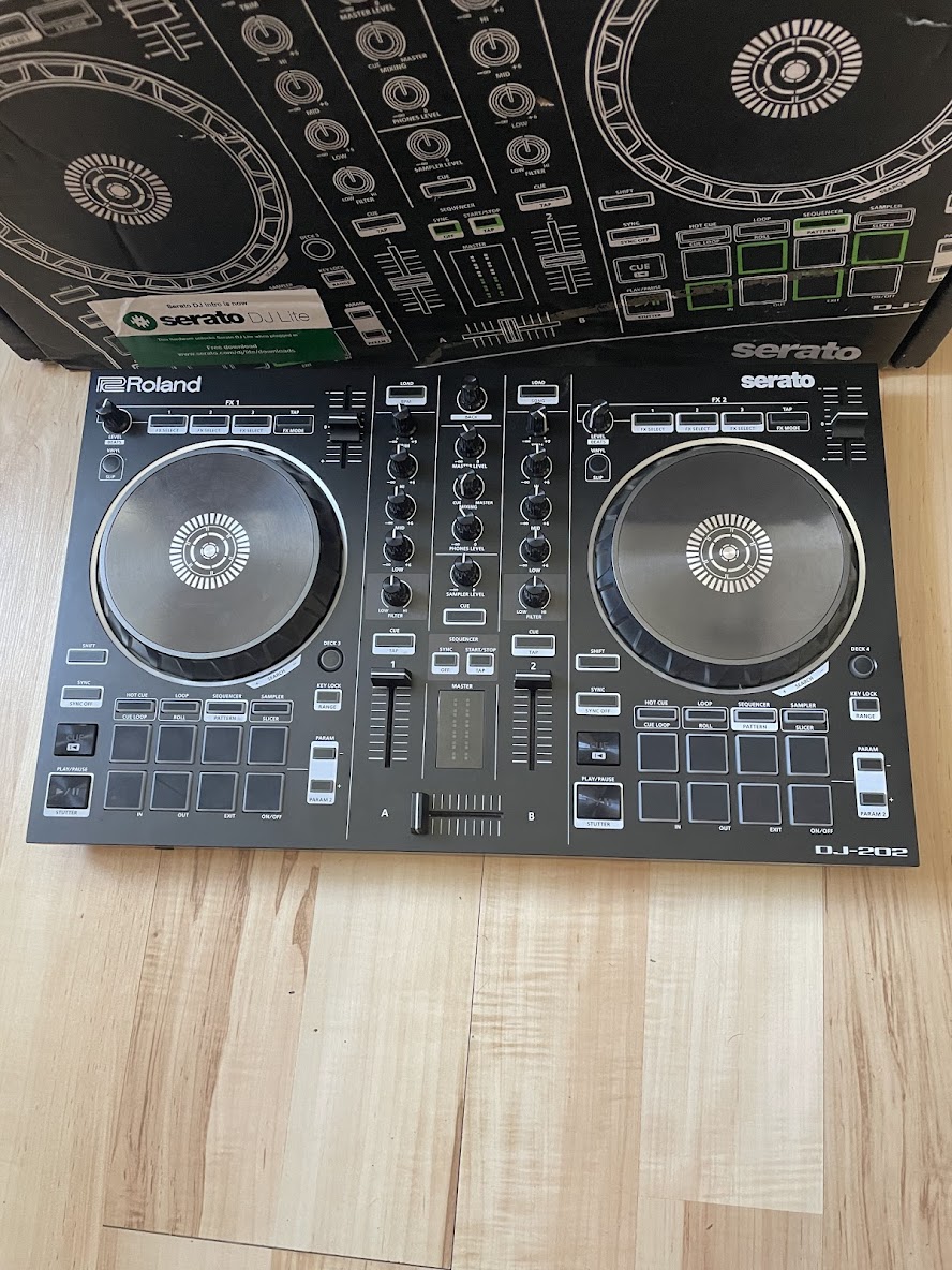 DJ-контроллер Roland DJ-202 5