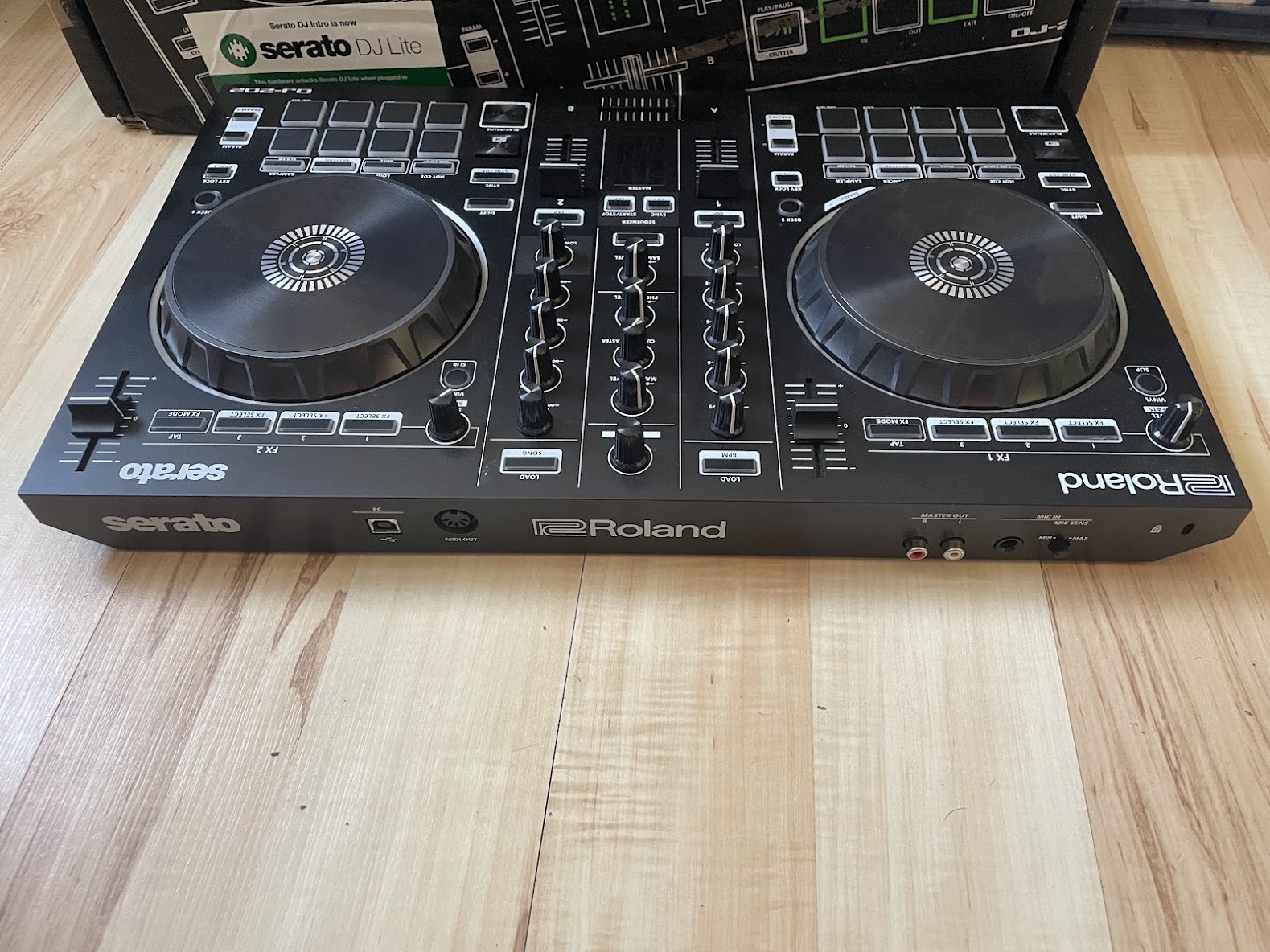 DJ-контроллер Roland DJ-202 4