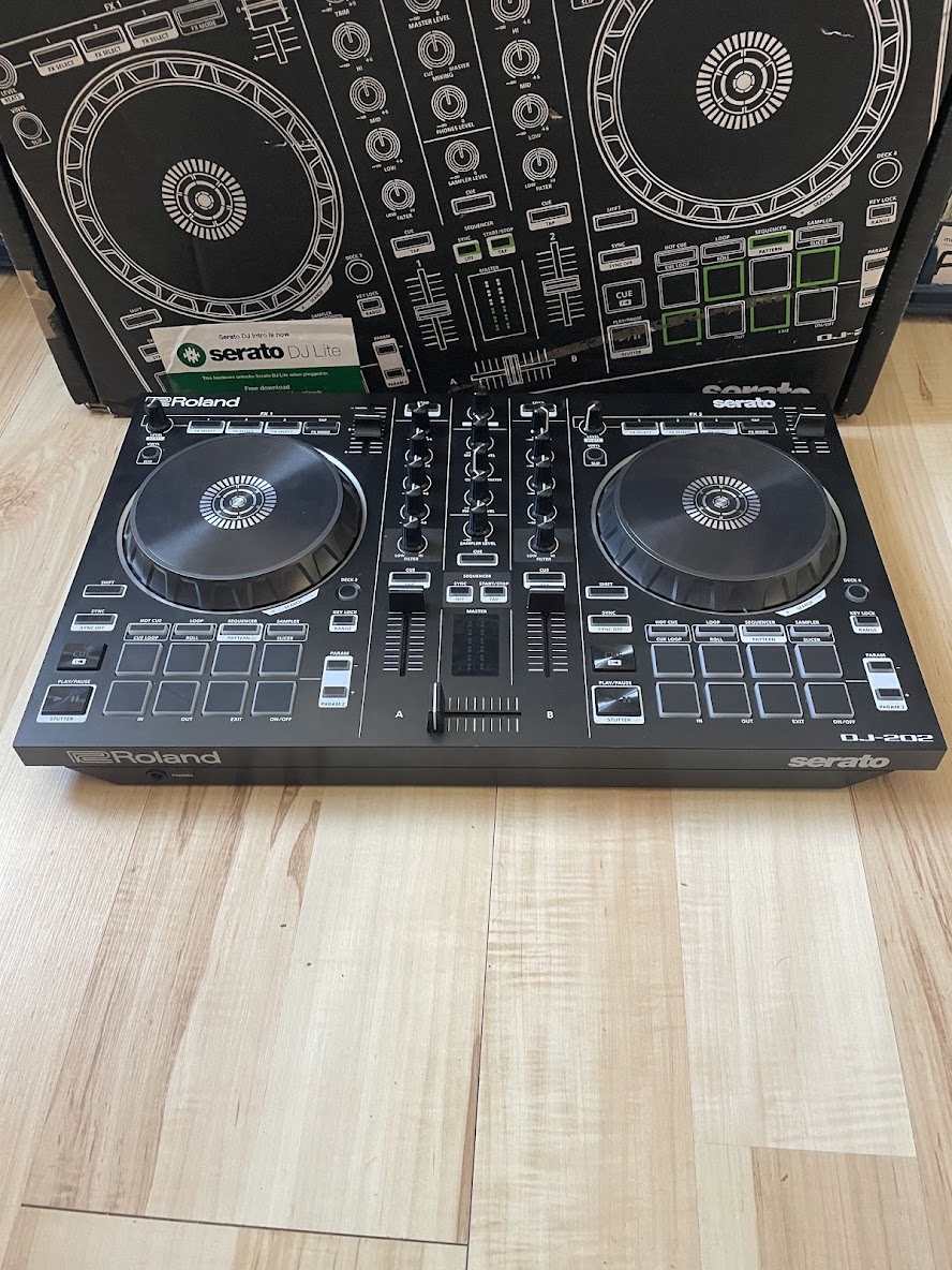 DJ-контроллер Roland DJ-202 2